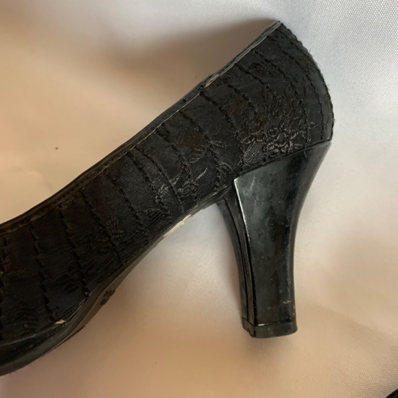Oh So Pretty! Rampage Black Embroidered Heels! - Picture 10 of 16